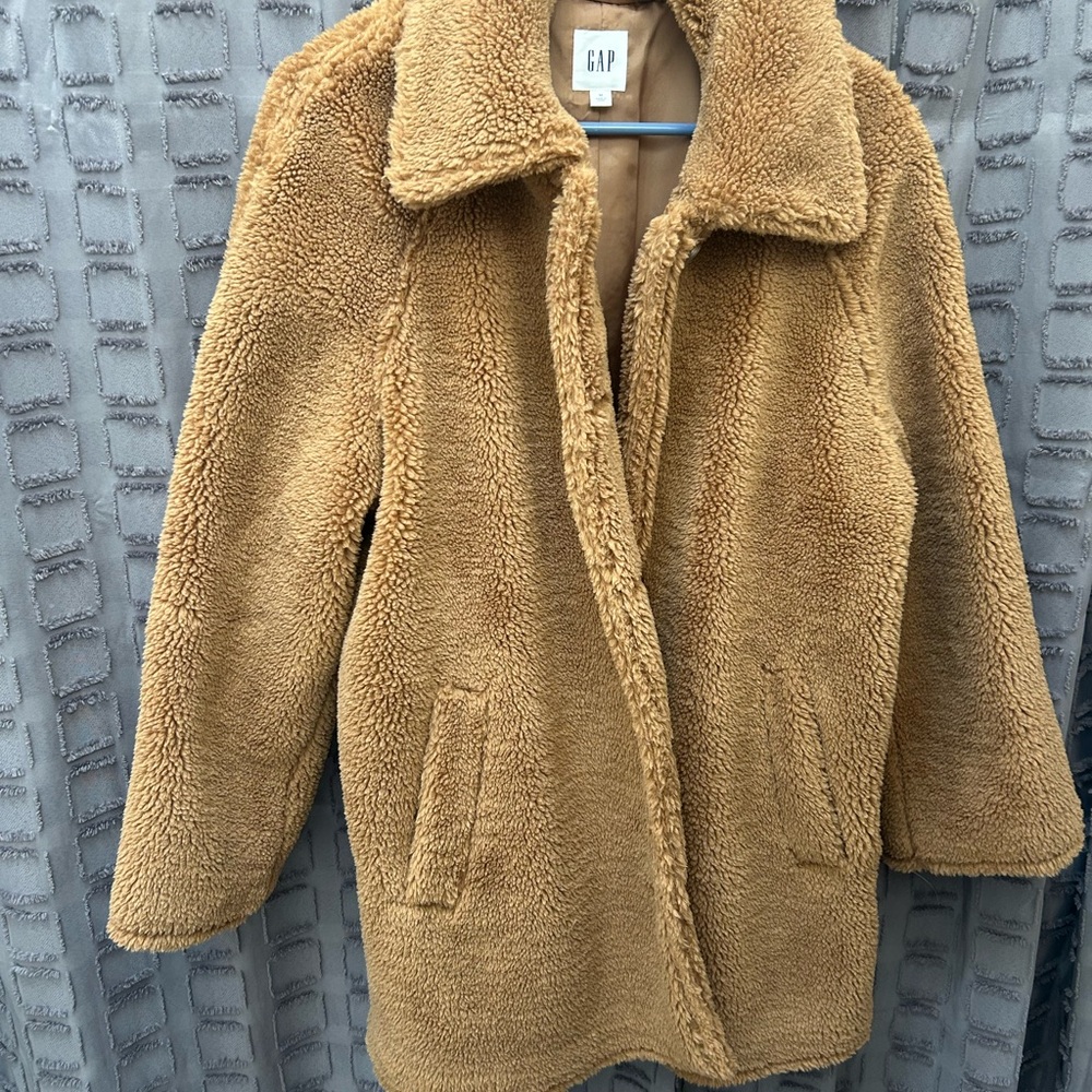 •Gap• Brown Teddy bear coat •Size M• Nee without tags, never been worn.